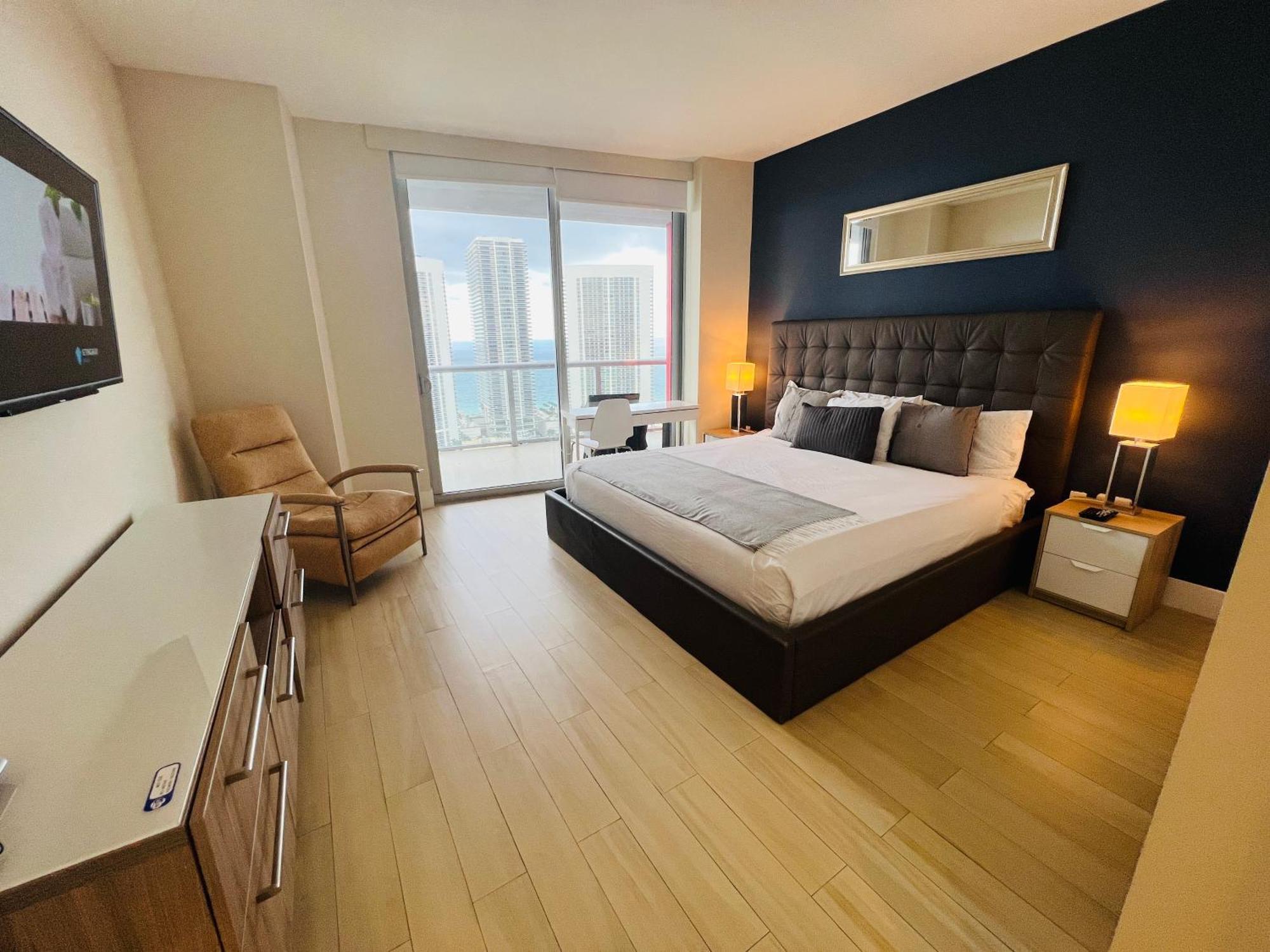 Mvr Apartments At Beachwalk Resort Hallandale Beach Exteriör bild
