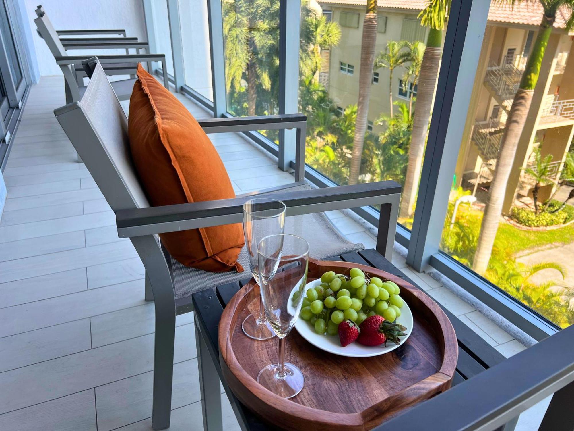 Mvr Apartments At Beachwalk Resort Hallandale Beach Exteriör bild