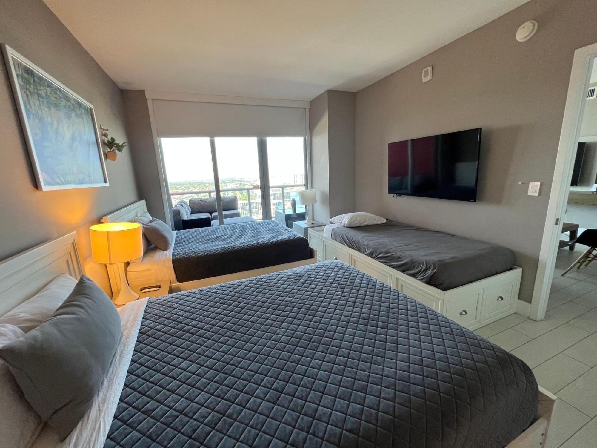 Mvr Apartments At Beachwalk Resort Hallandale Beach Exteriör bild