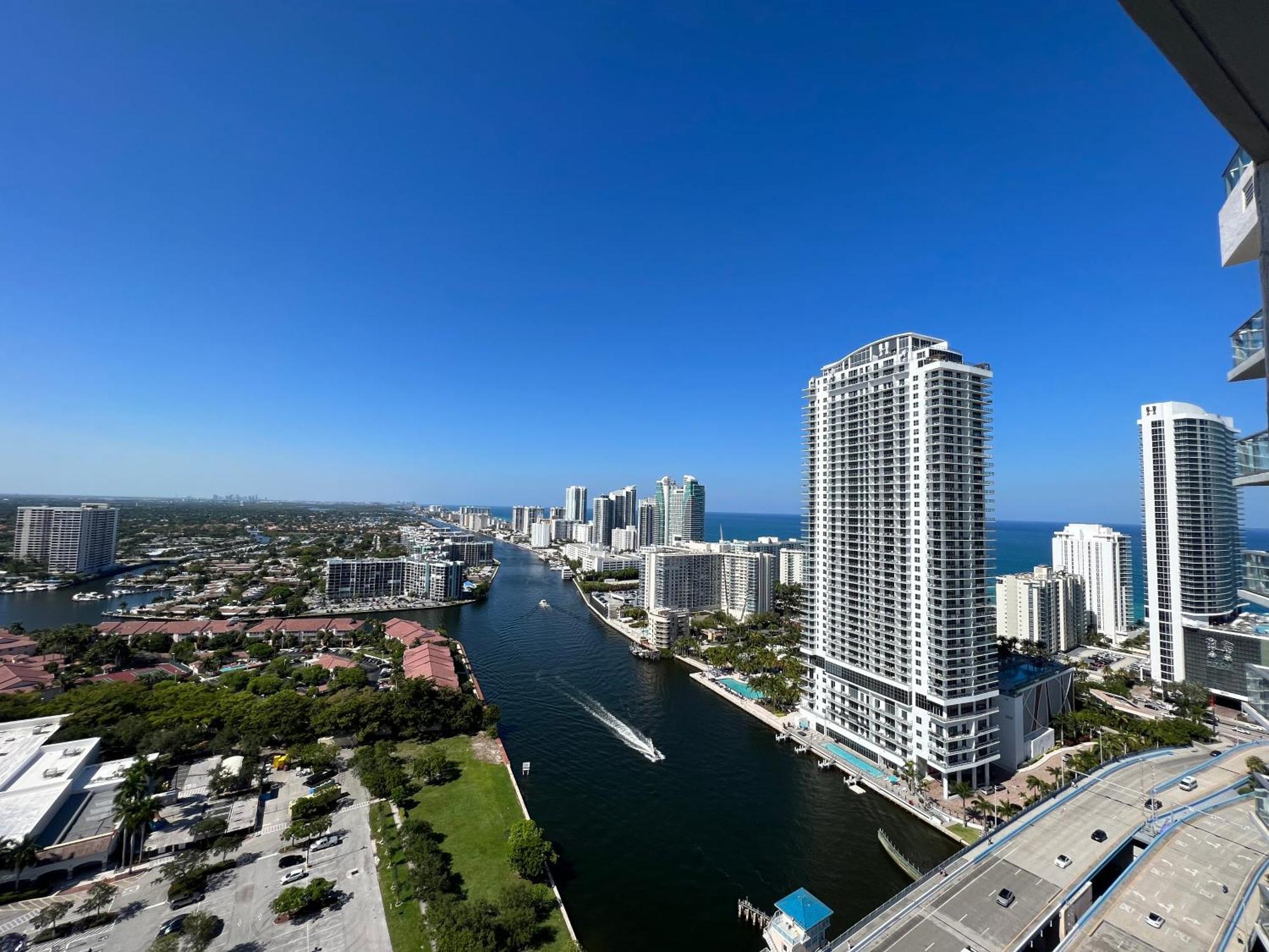 Mvr Apartments At Beachwalk Resort Hallandale Beach Exteriör bild