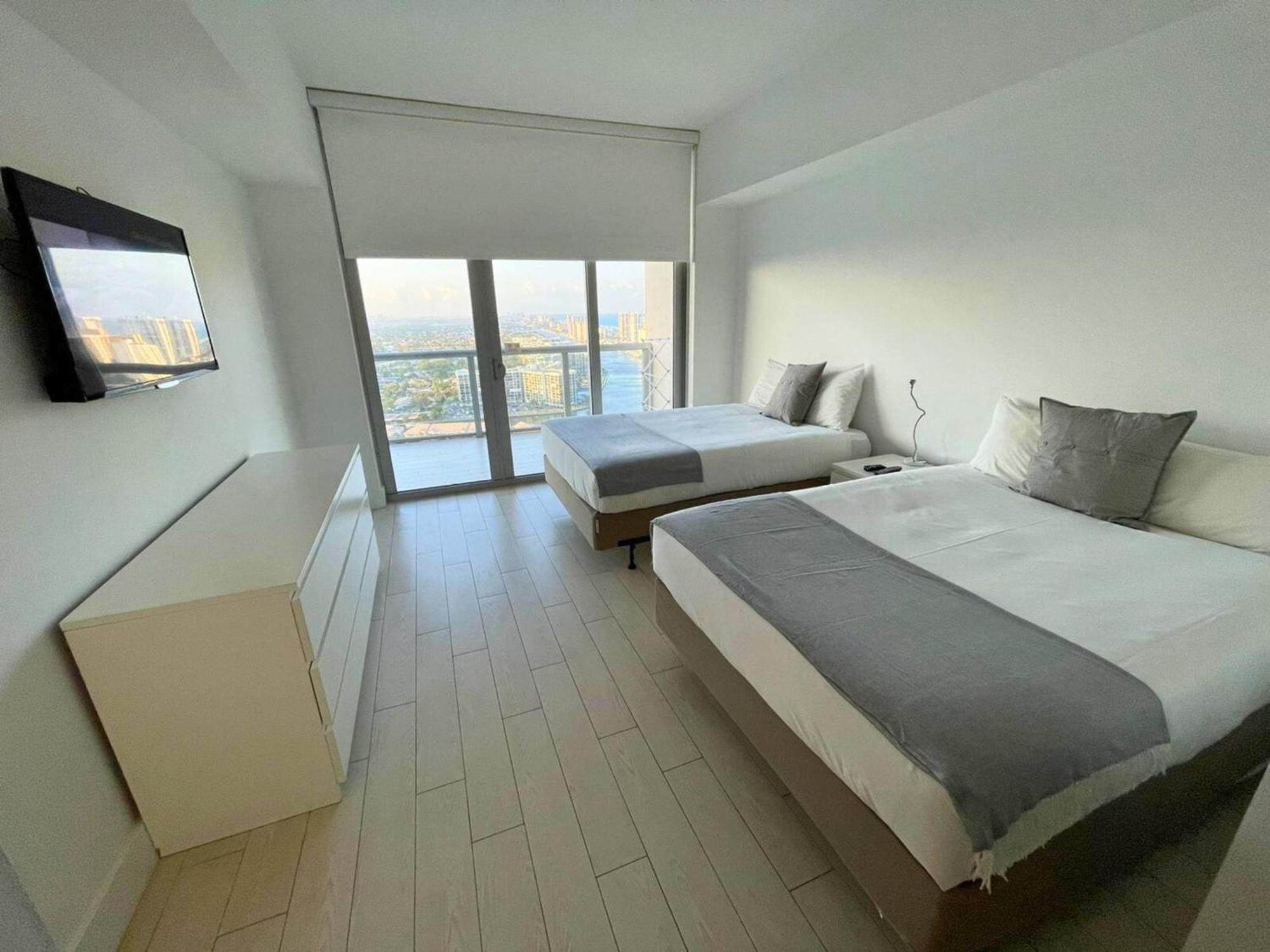 Mvr Apartments At Beachwalk Resort Hallandale Beach Exteriör bild