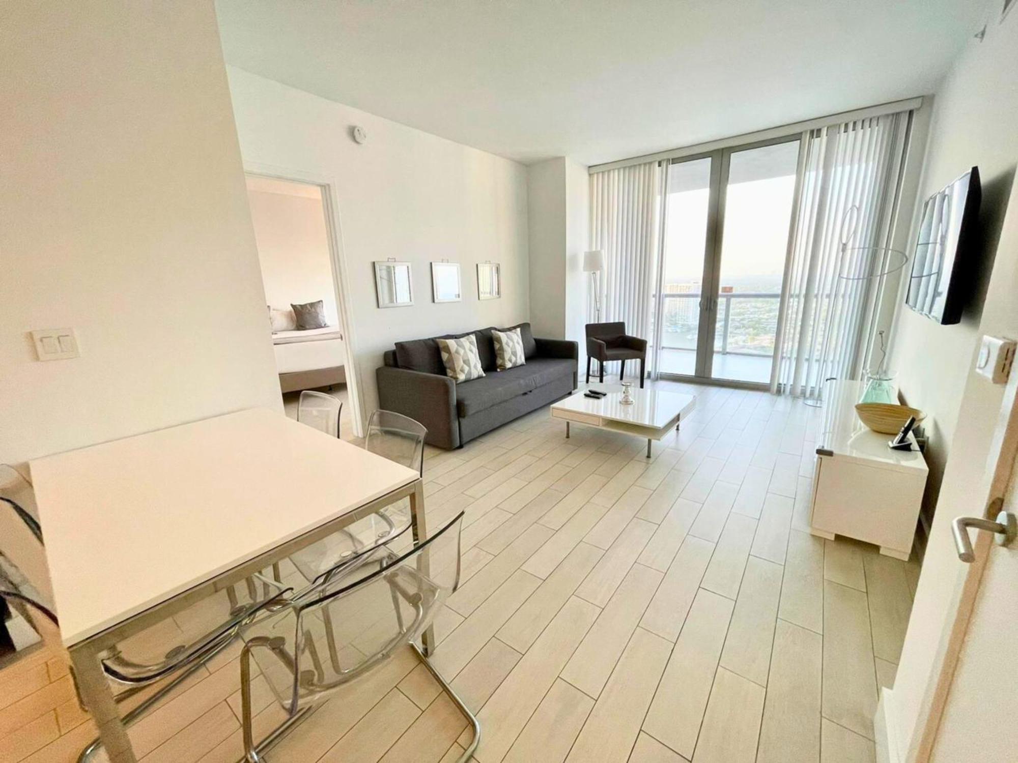 Mvr Apartments At Beachwalk Resort Hallandale Beach Exteriör bild