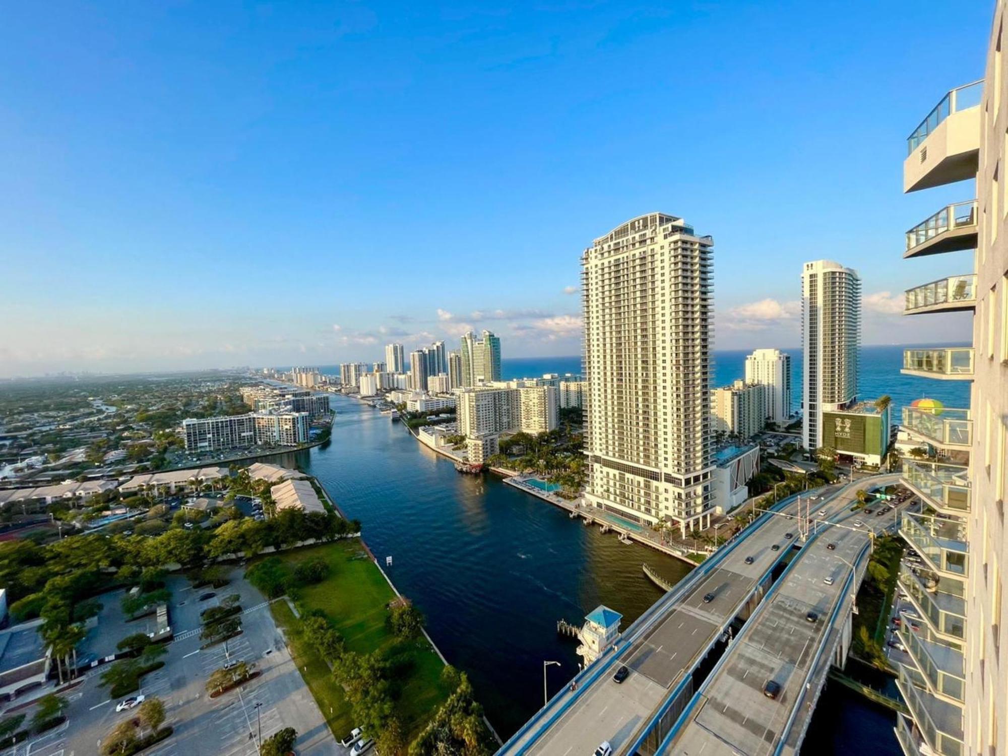 Mvr Apartments At Beachwalk Resort Hallandale Beach Exteriör bild