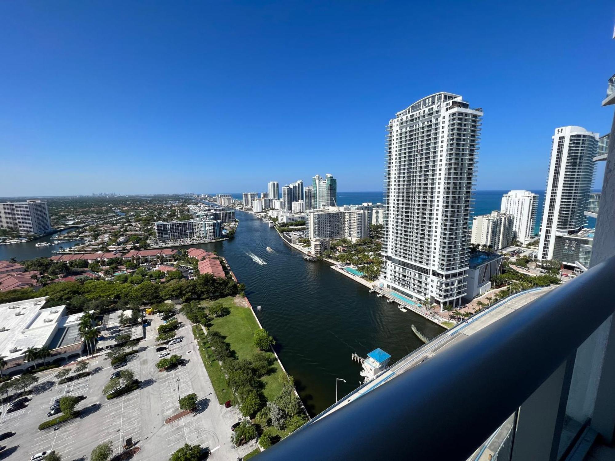 Mvr Apartments At Beachwalk Resort Hallandale Beach Exteriör bild