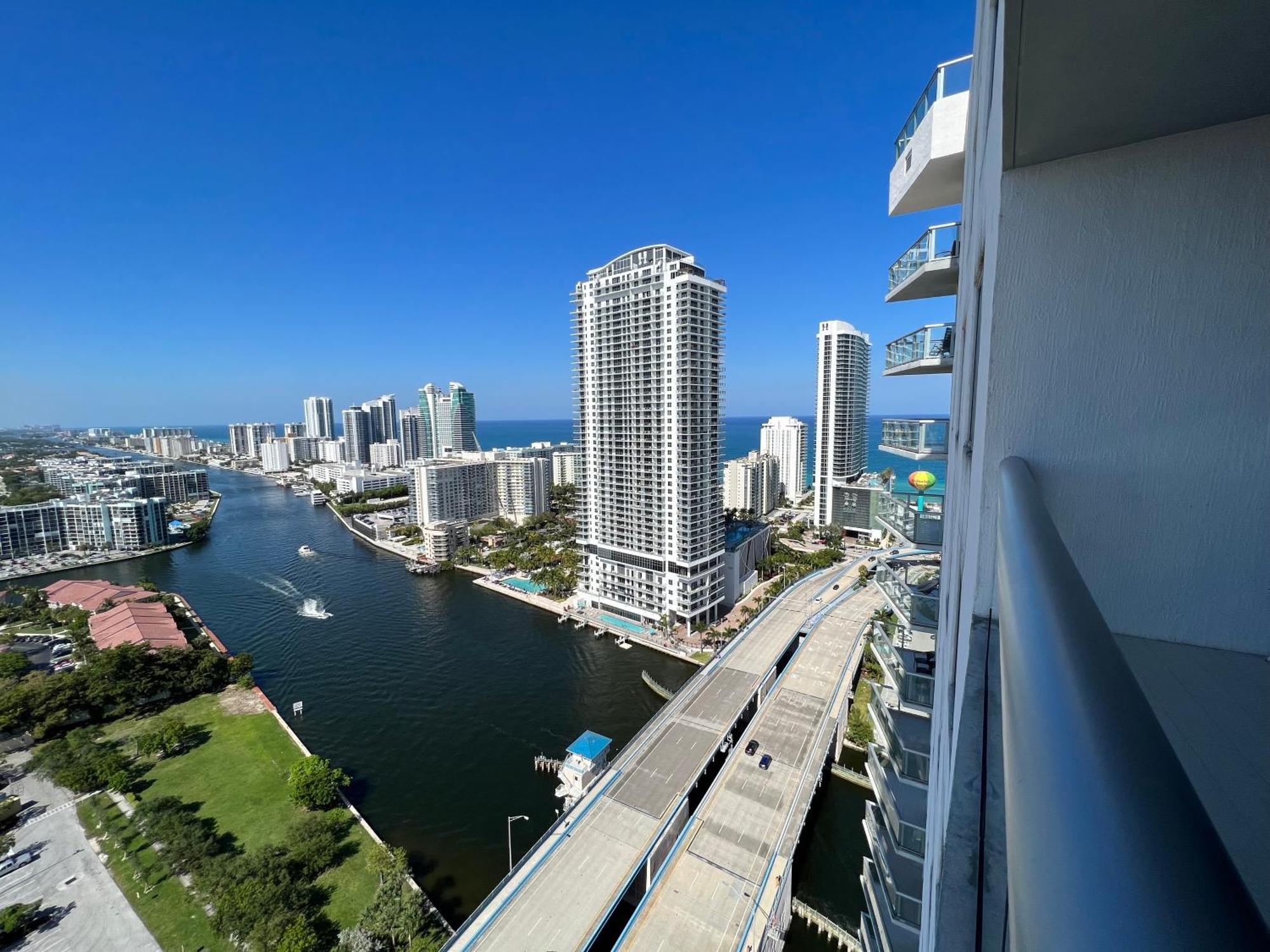 Mvr Apartments At Beachwalk Resort Hallandale Beach Exteriör bild