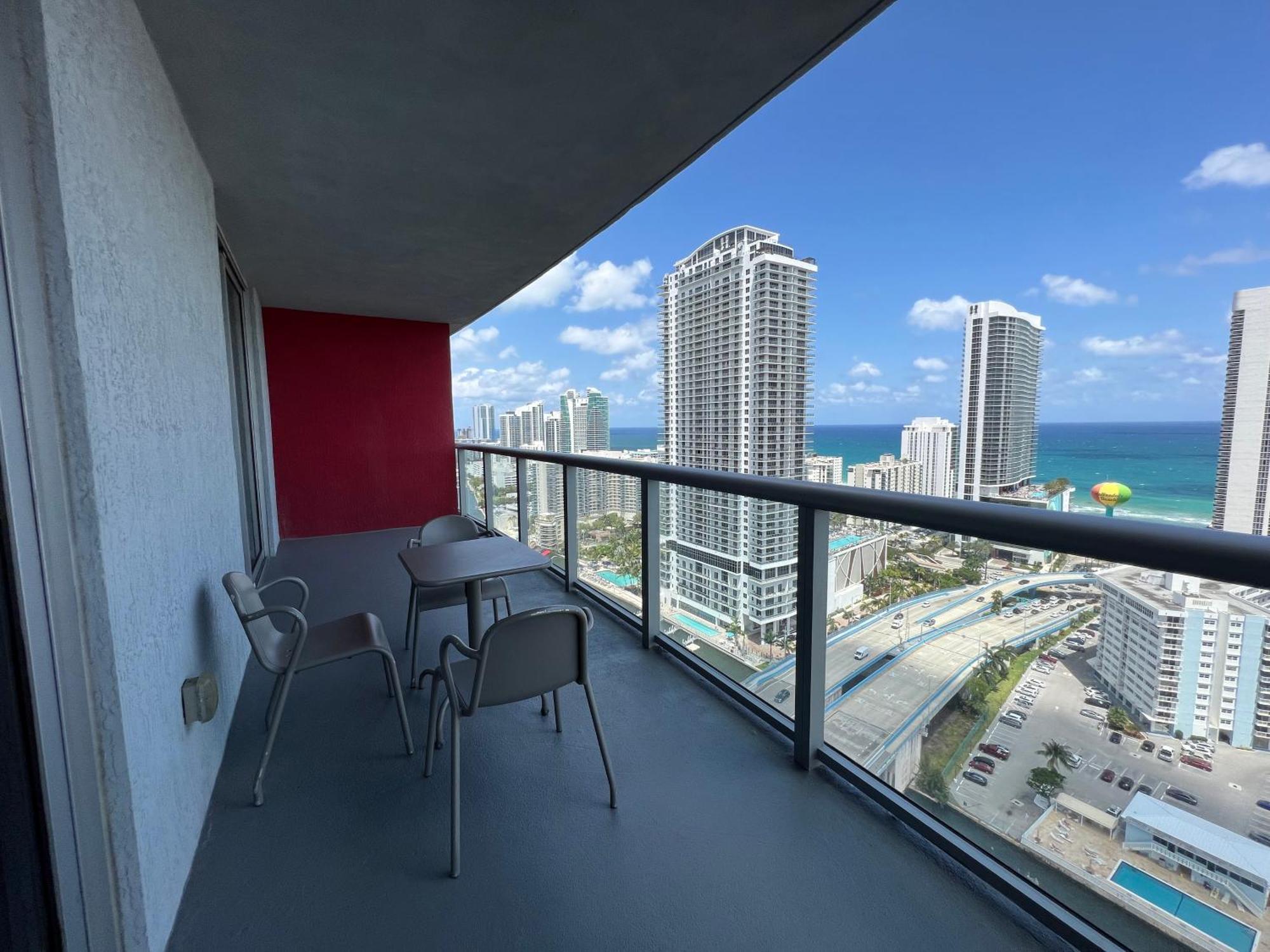 Mvr Apartments At Beachwalk Resort Hallandale Beach Exteriör bild