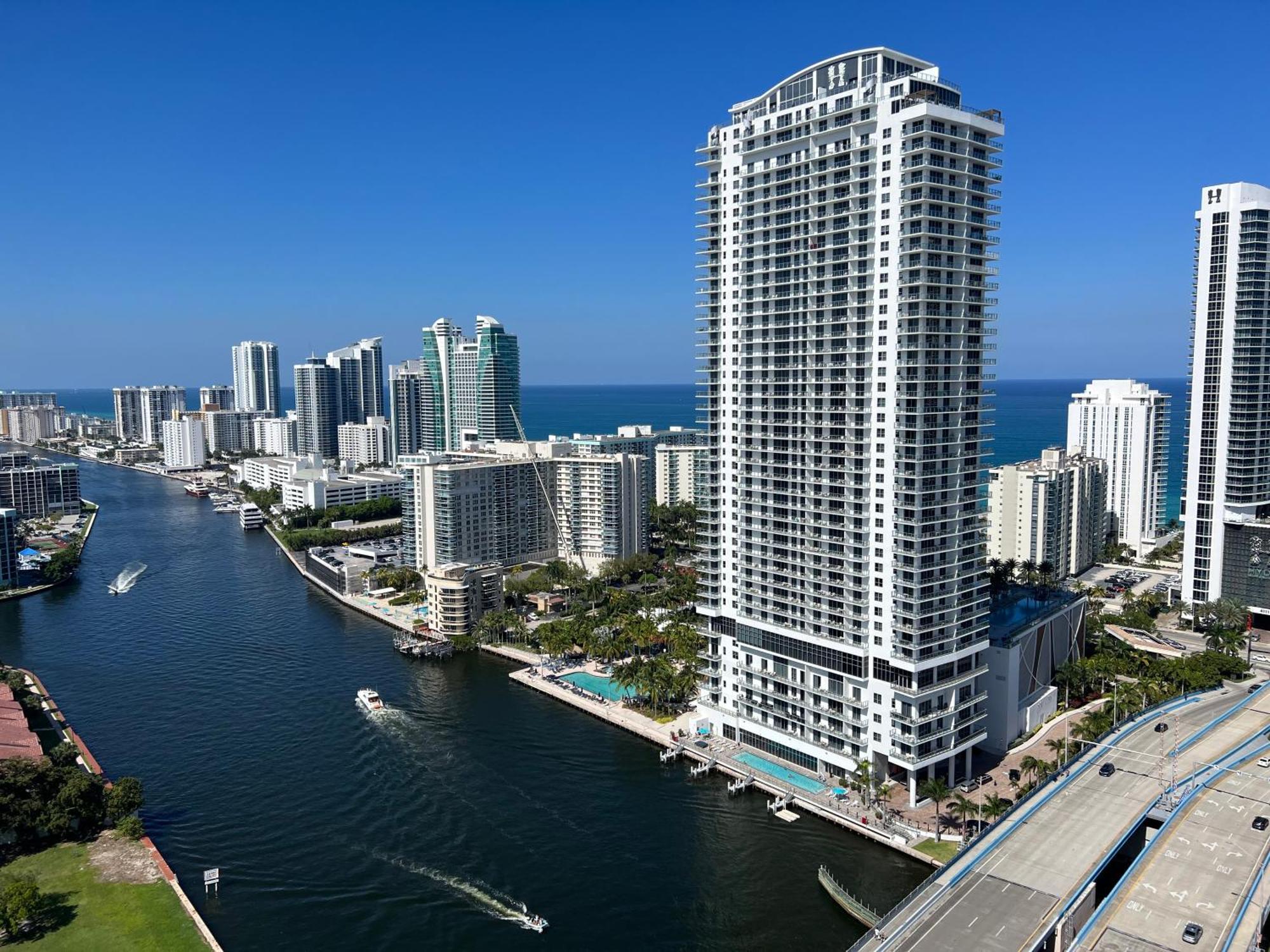 Mvr Apartments At Beachwalk Resort Hallandale Beach Exteriör bild