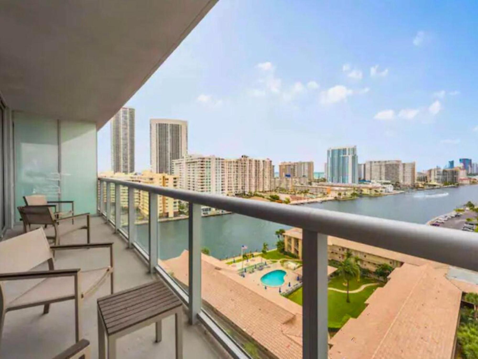 Mvr Apartments At Beachwalk Resort Hallandale Beach Exteriör bild