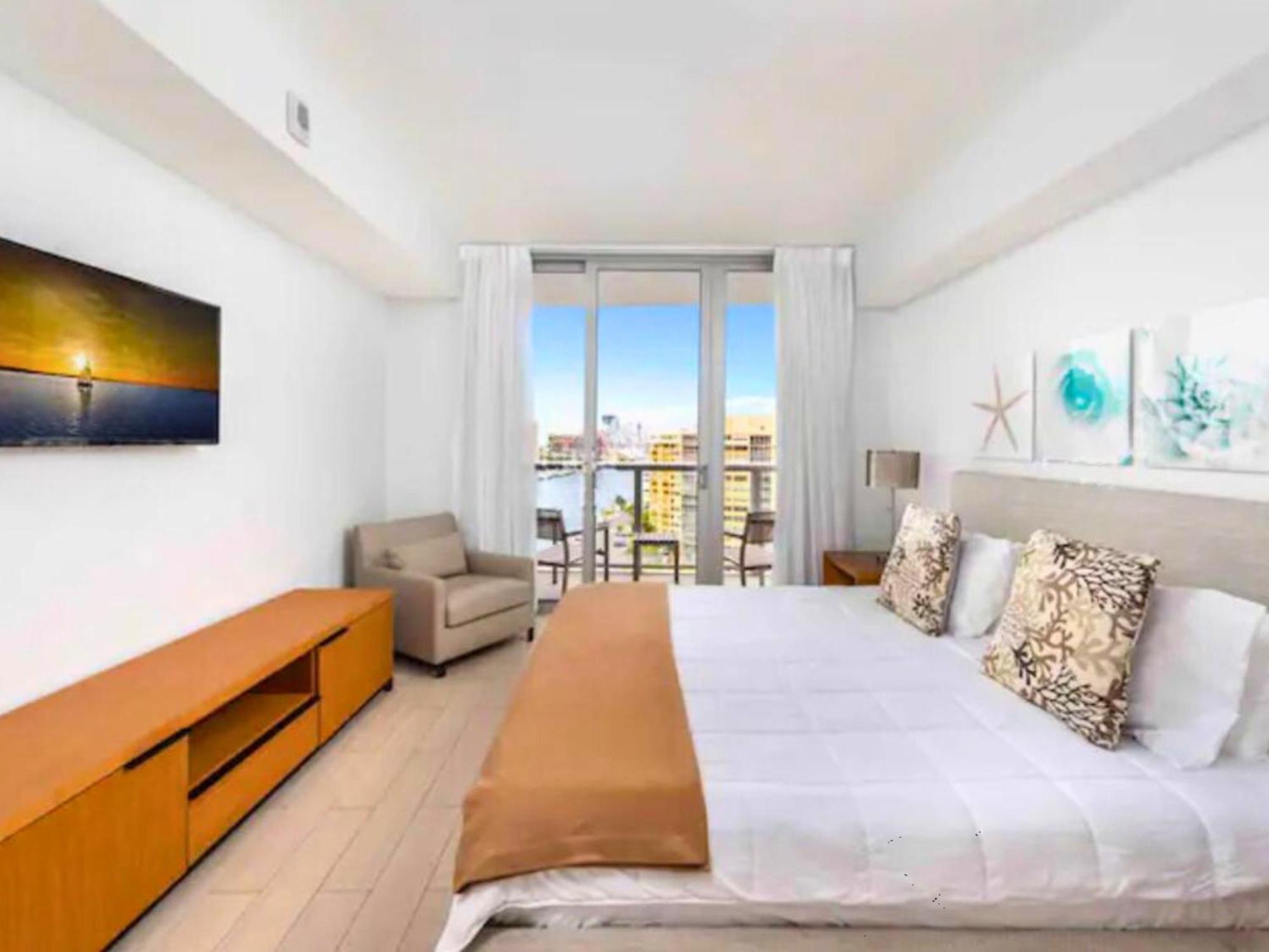 Mvr Apartments At Beachwalk Resort Hallandale Beach Exteriör bild
