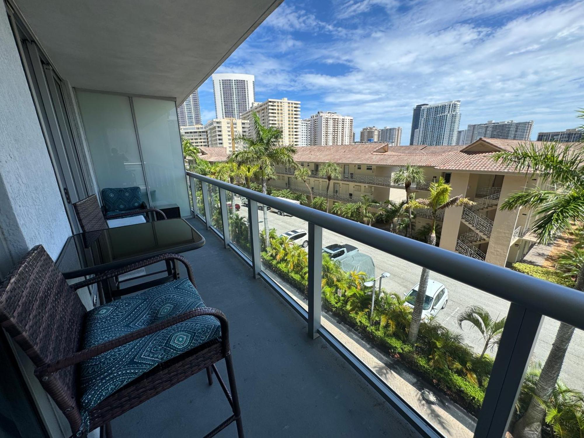 Mvr Apartments At Beachwalk Resort Hallandale Beach Exteriör bild