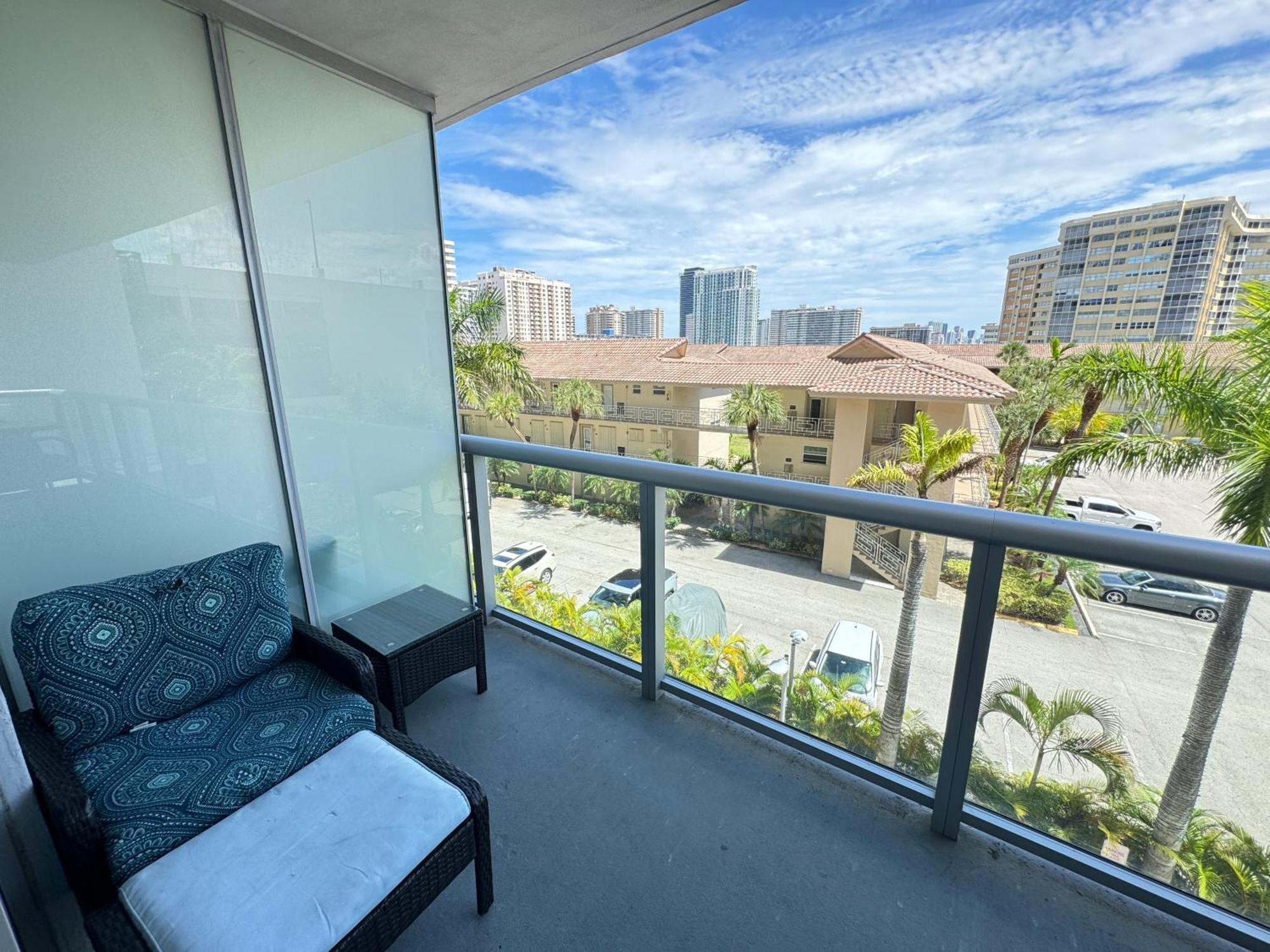 Mvr Apartments At Beachwalk Resort Hallandale Beach Exteriör bild