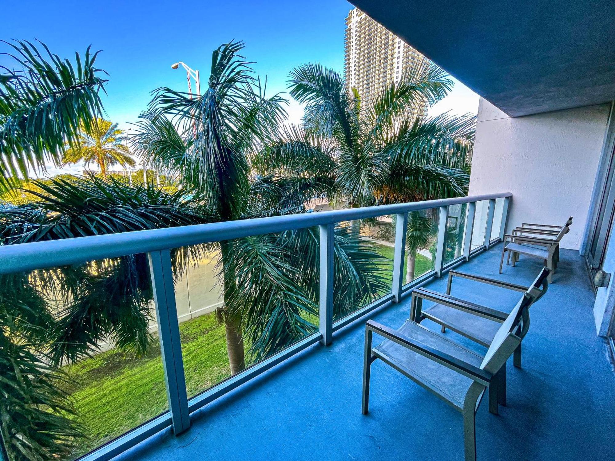 Mvr Apartments At Beachwalk Resort Hallandale Beach Exteriör bild