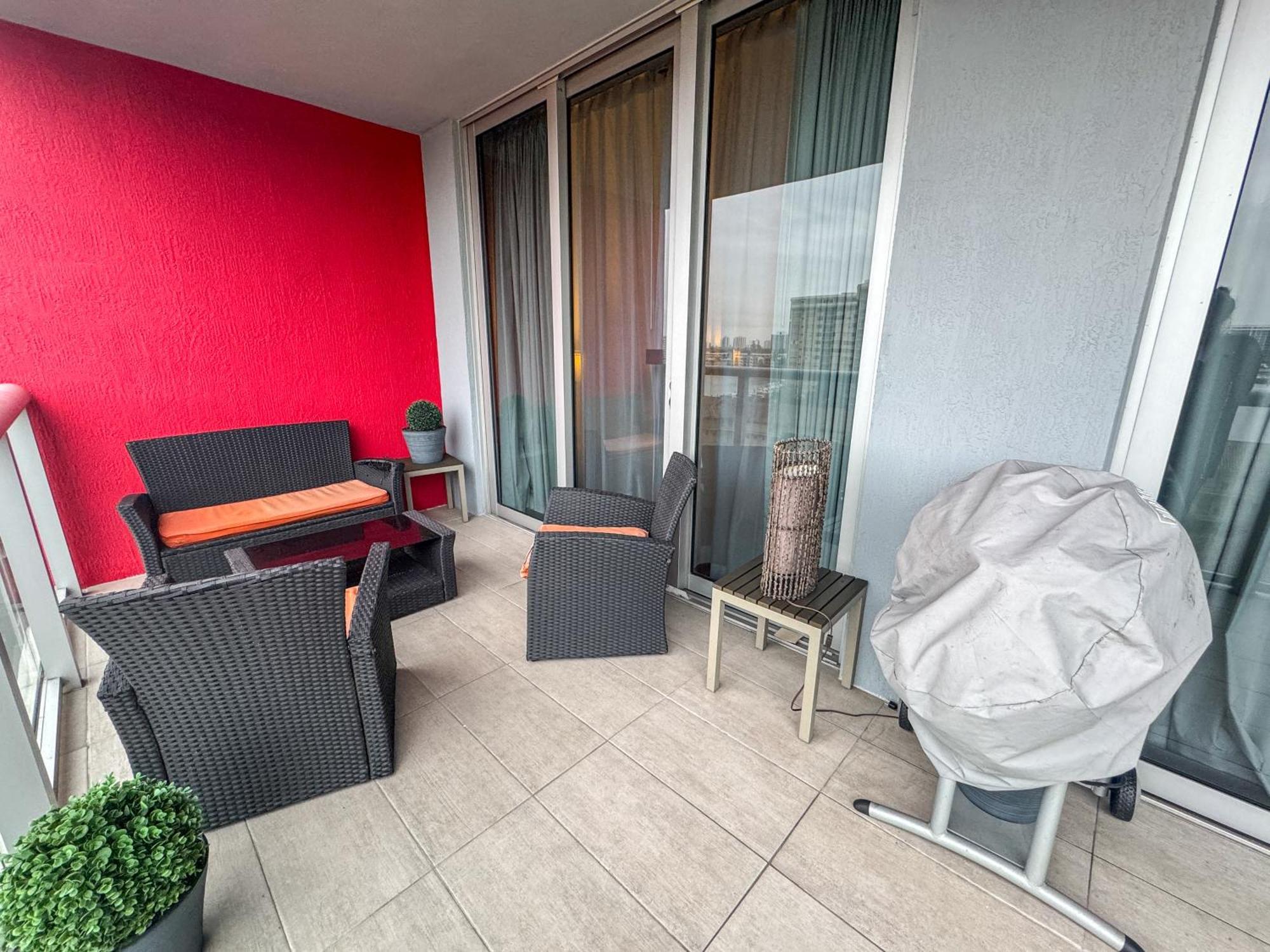 Mvr Apartments At Beachwalk Resort Hallandale Beach Exteriör bild